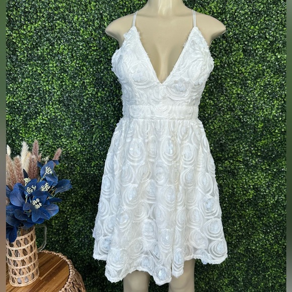 White textured open back dress nwt - Picture 12 of 12